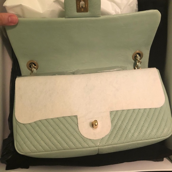 SOLD @ EBAY AUTH 2016 CHANEL CHEVRON FLAP BAG - Picture 3 of 8